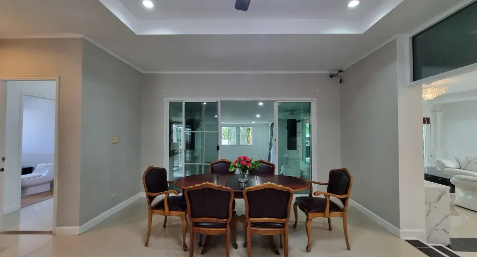 For rent 5 bedrooms villa in Thalang, Phuket
