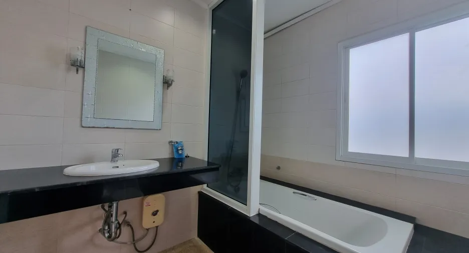 For rent 5 bedrooms villa in Thalang, Phuket