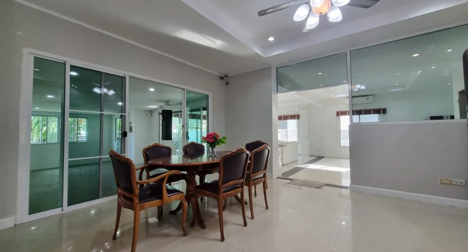 For rent 5 bedrooms villa in Thalang, Phuket