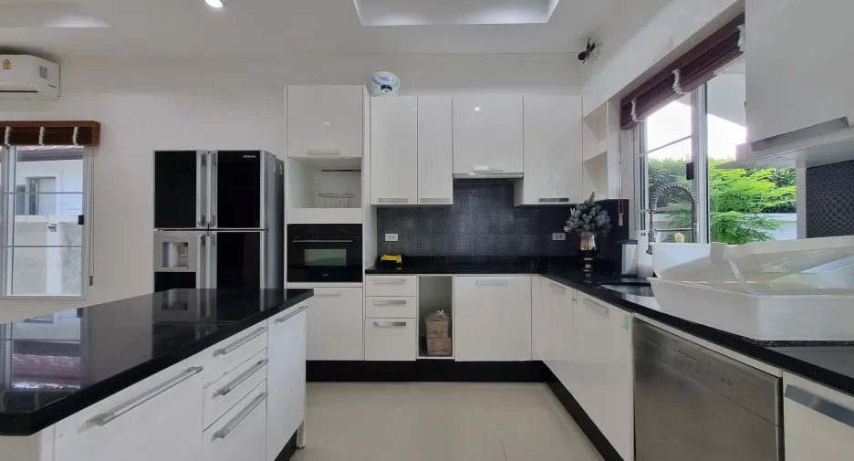 For rent 5 bedrooms villa in Thalang, Phuket