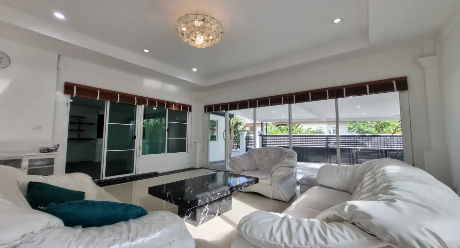 For rent 5 bedrooms villa in Thalang, Phuket