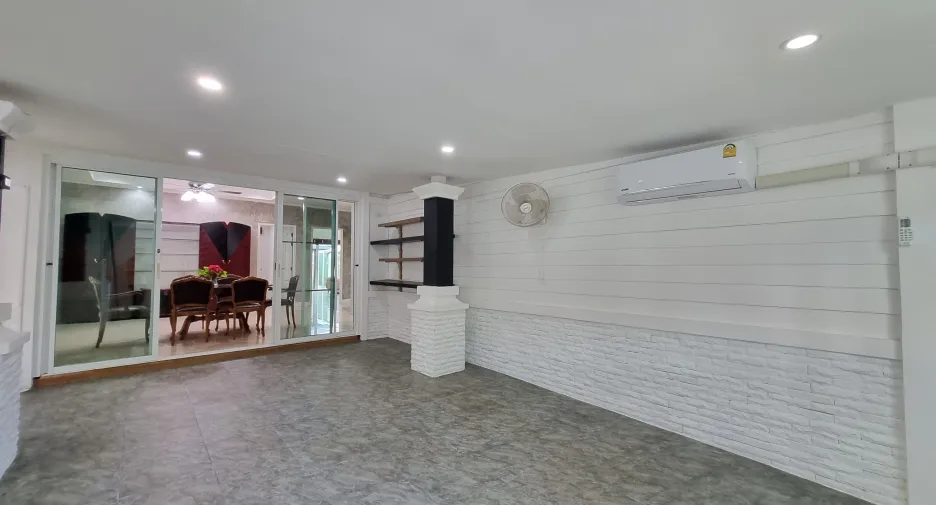 For rent 5 bedrooms villa in Thalang, Phuket