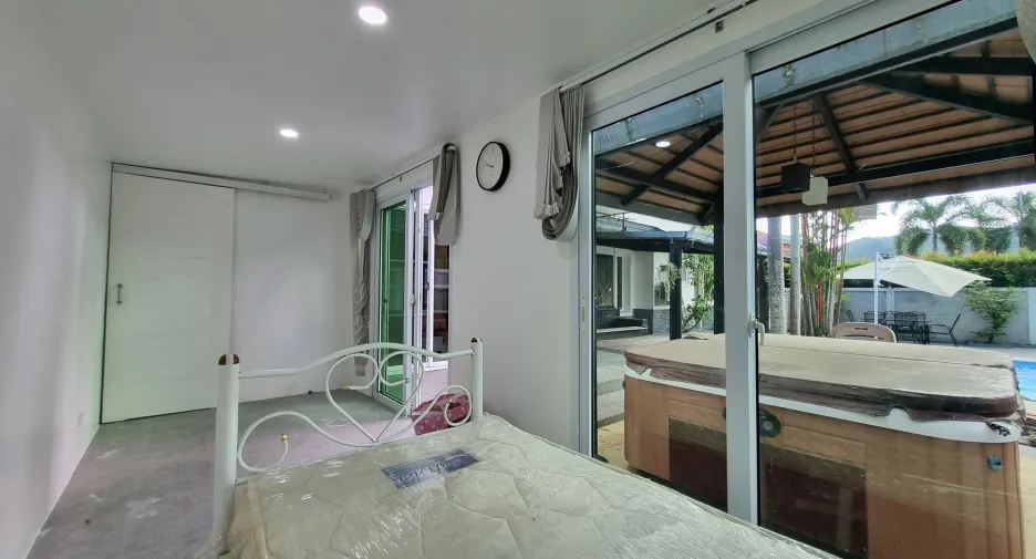For rent 5 bedrooms villa in Thalang, Phuket