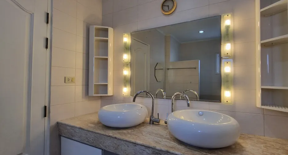 For rent 5 bedrooms villa in Thalang, Phuket