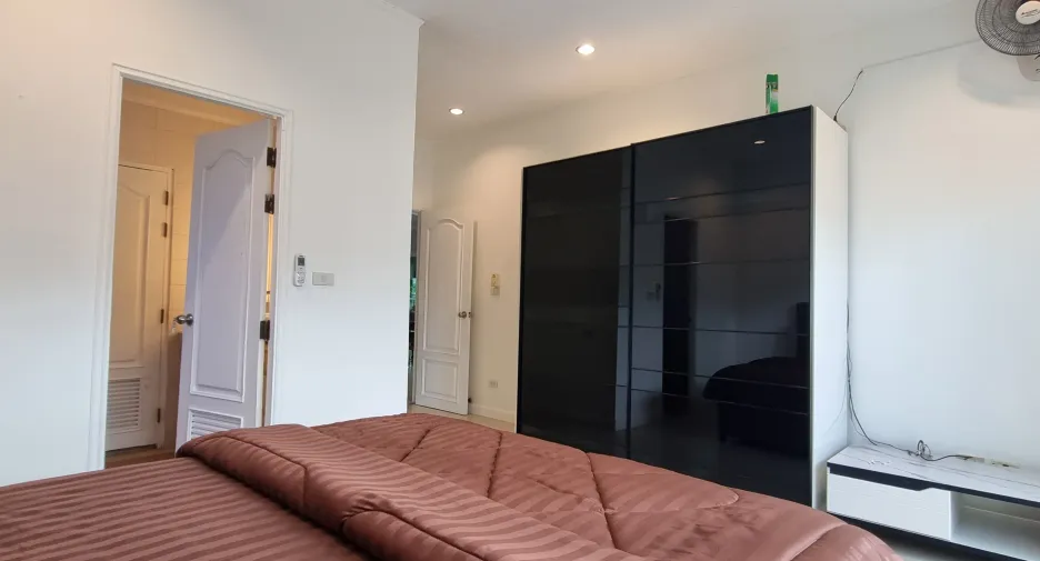 For rent 5 bedrooms villa in Thalang, Phuket