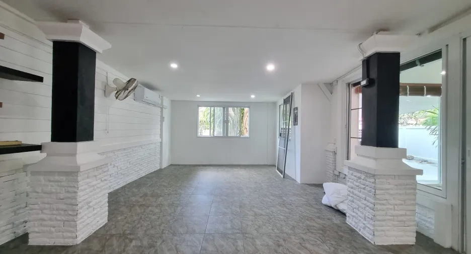 For rent 5 bedrooms villa in Thalang, Phuket