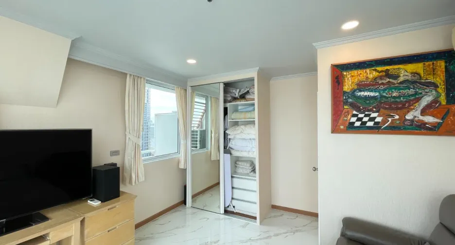 For sale 2 bedrooms condo in Sathon, Bangkok
