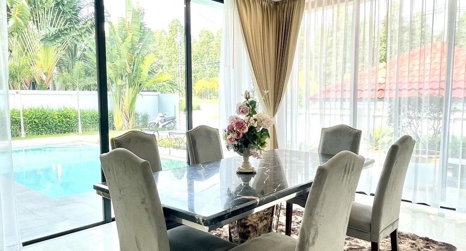 For rent 3 bedrooms villa in Huay Yai, Pattaya