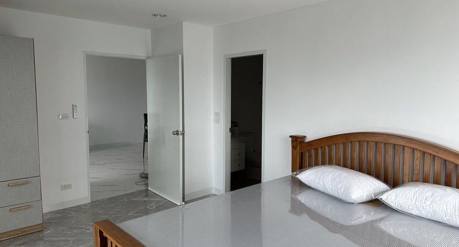 For rent and for sale 3 bedrooms condo in Yan Nawa, Bangkok