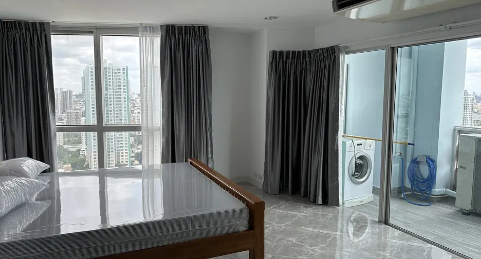 For rent and for sale 3 bedrooms condo in Yan Nawa, Bangkok