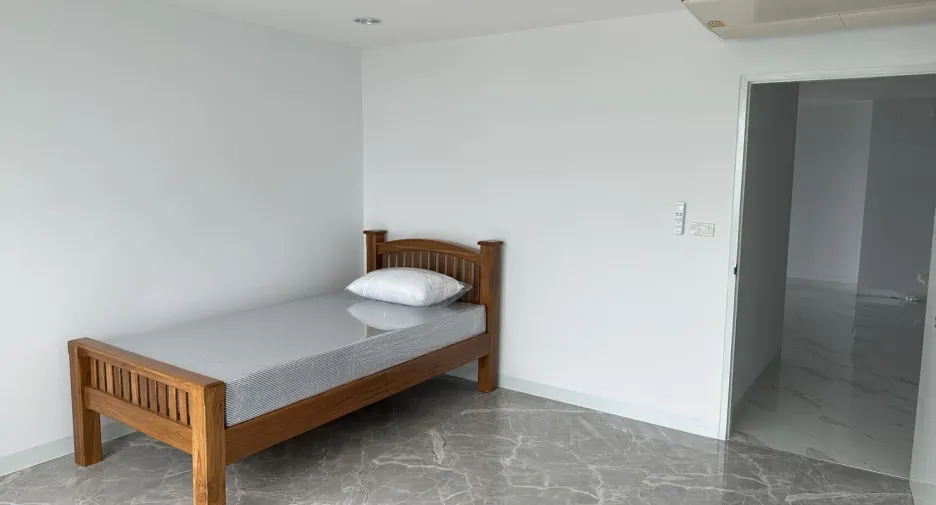 For rent and for sale 3 bedrooms condo in Yan Nawa, Bangkok