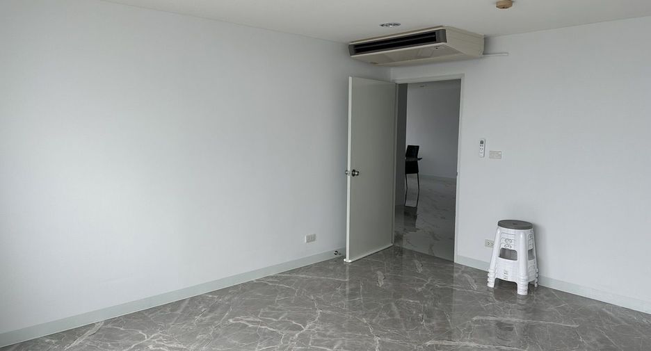 For rent and for sale 3 bedrooms condo in Yan Nawa, Bangkok