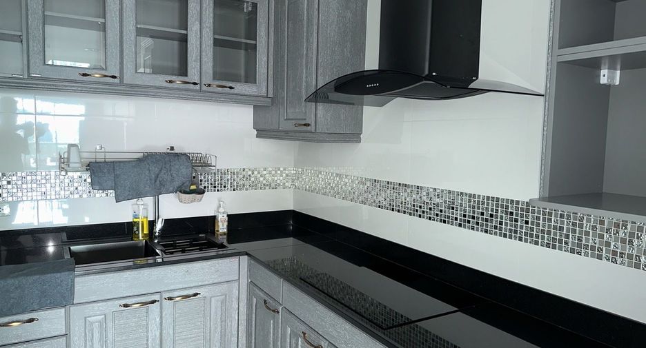 For rent and for sale 3 bedrooms condo in Yan Nawa, Bangkok