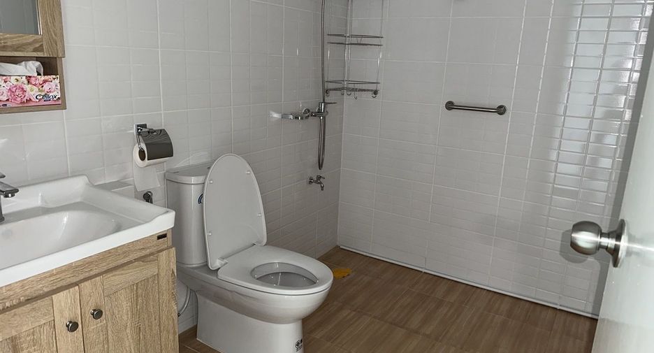 For sale and for rent 3 bedrooms condo in Yan Nawa, Bangkok