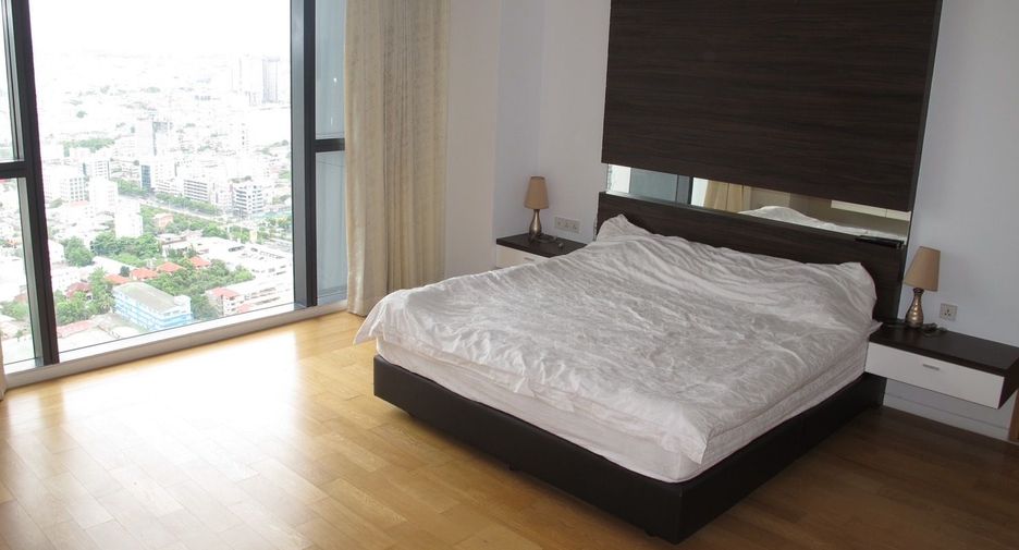 For sale 4 bedrooms condo in Sathon, Bangkok