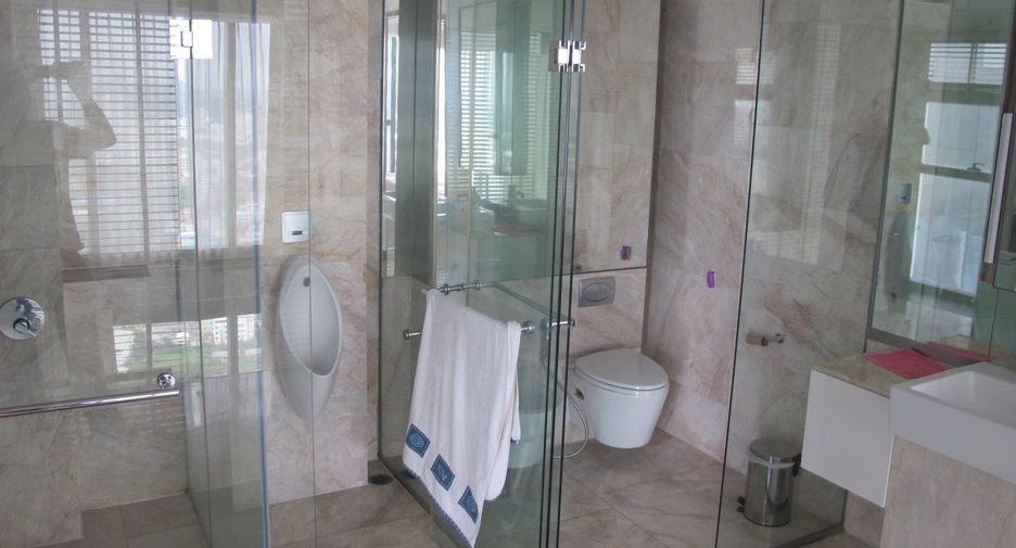 For sale 4 bedrooms condo in Sathon, Bangkok