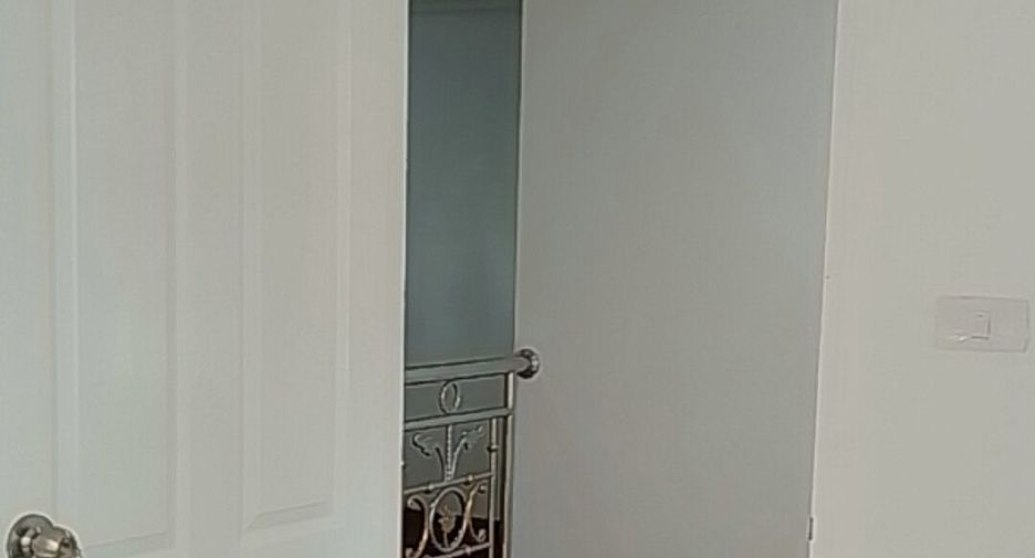 Haus zum Kauf mit 4 Zimmer in Bang Bon, Bangkok