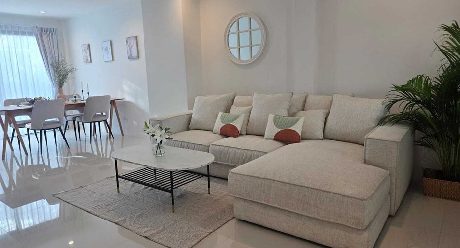 For rent 3 bedrooms townhouse in Thalang, Phuket