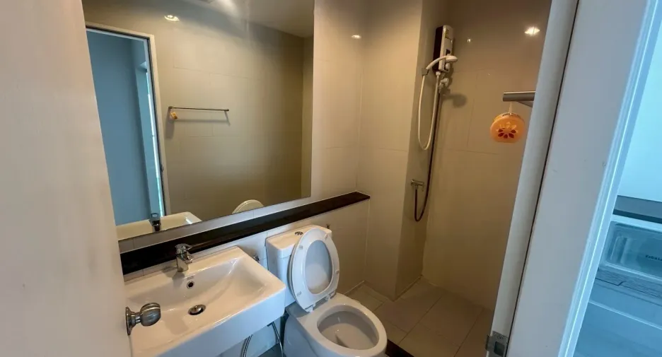 For sale 1 bed condo in Mueang Samut Prakan, Samut Prakan