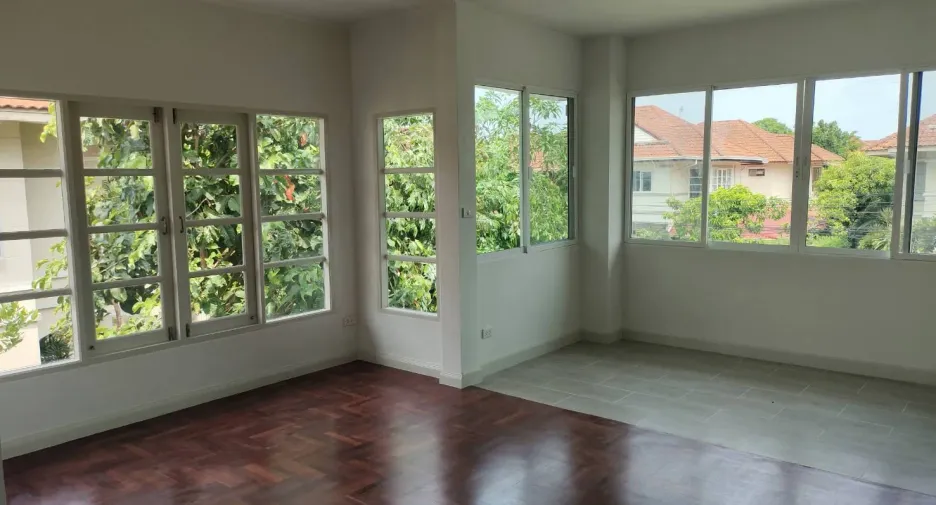 For sale 5 bedrooms house in Min Buri, Bangkok