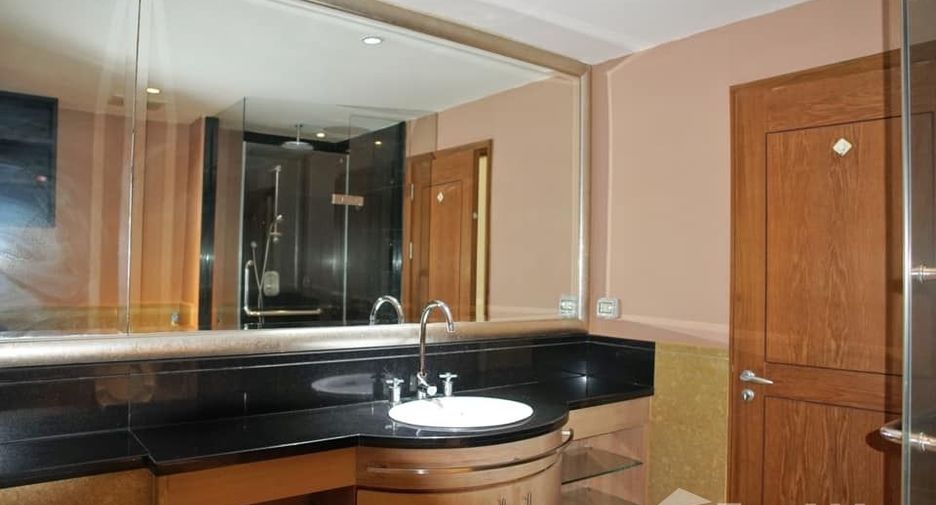 For sale 2 bedrooms condo in Sathon, Bangkok