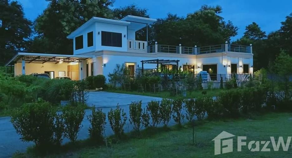 Casa en venta de 5 habitaciones en San Kamphaeng, Chiang Mai