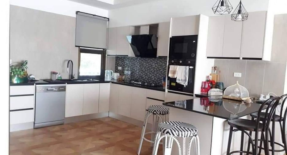 Casa en venta de 5 habitaciones en San Kamphaeng, Chiang Mai