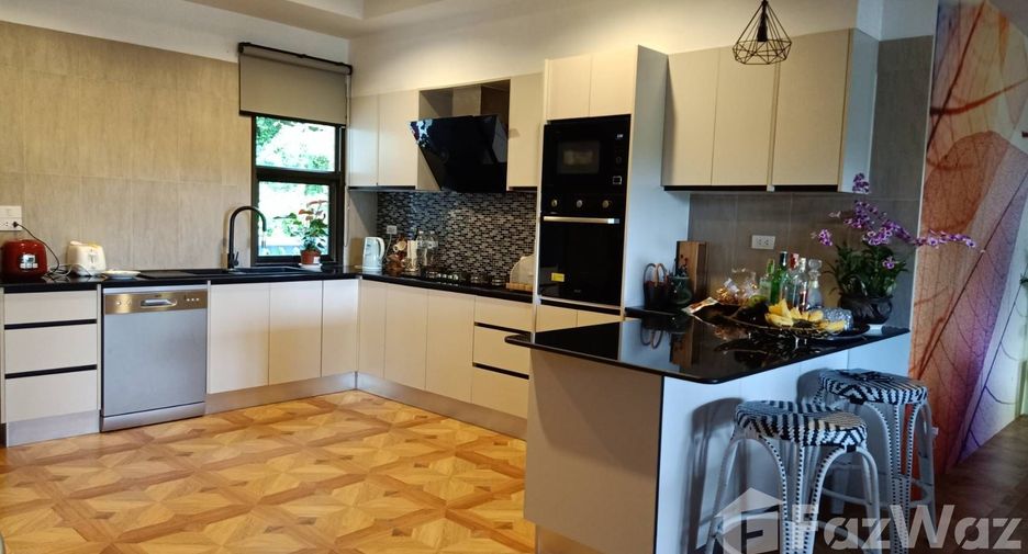 Casa en venta de 5 habitaciones en San Kamphaeng, Chiang Mai