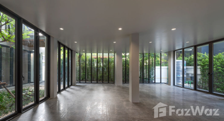 For sale and for rent office in Phra Khanong, Bangkok