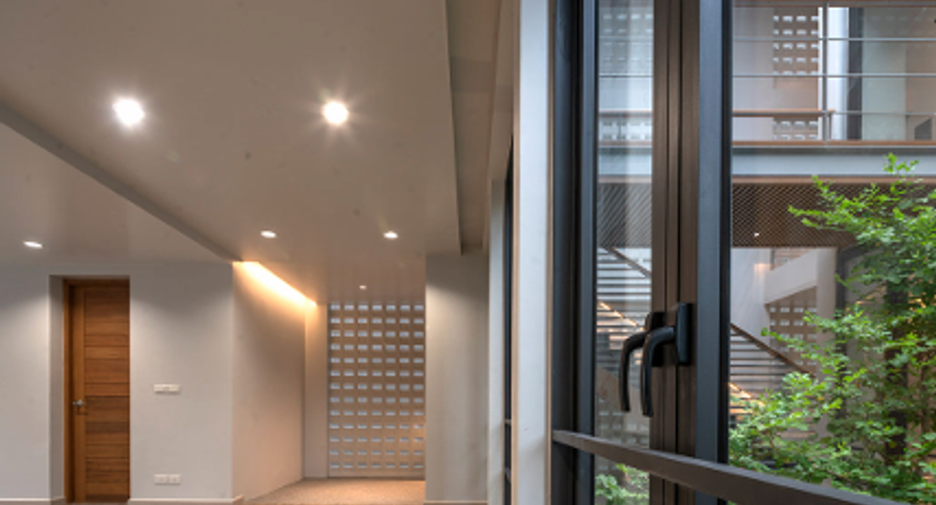 For sale and for rent office in Phra Khanong, Bangkok