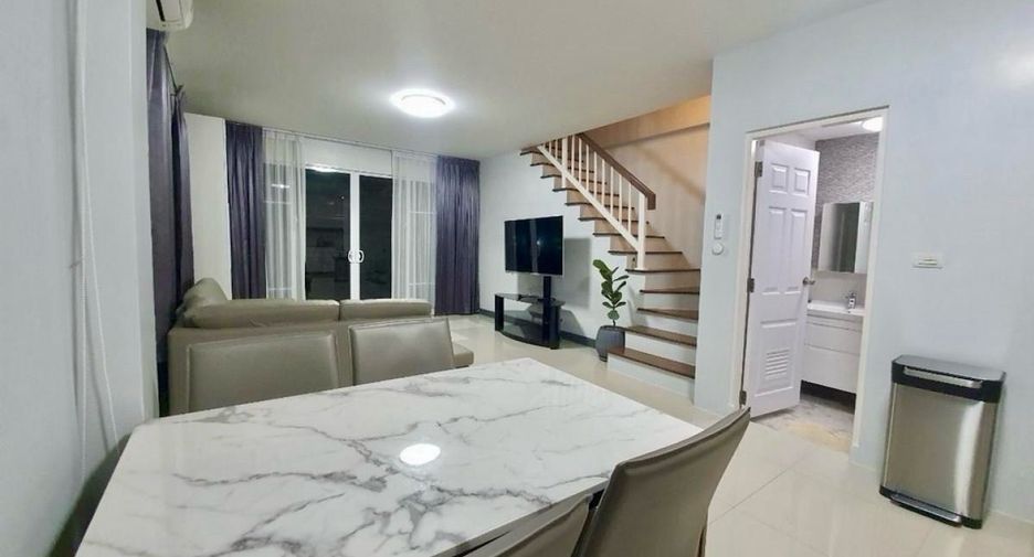 For sale 3 bedrooms house in Bang Kapi, Bangkok