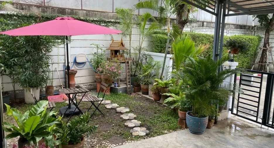 For sale 3 bedrooms house in Bang Kapi, Bangkok