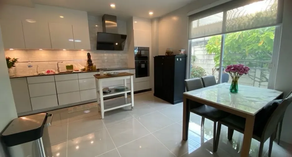 For sale 3 bedrooms house in Bang Kapi, Bangkok