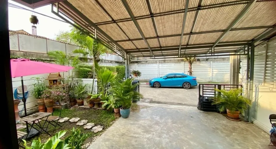 For sale 3 bedrooms house in Bang Kapi, Bangkok