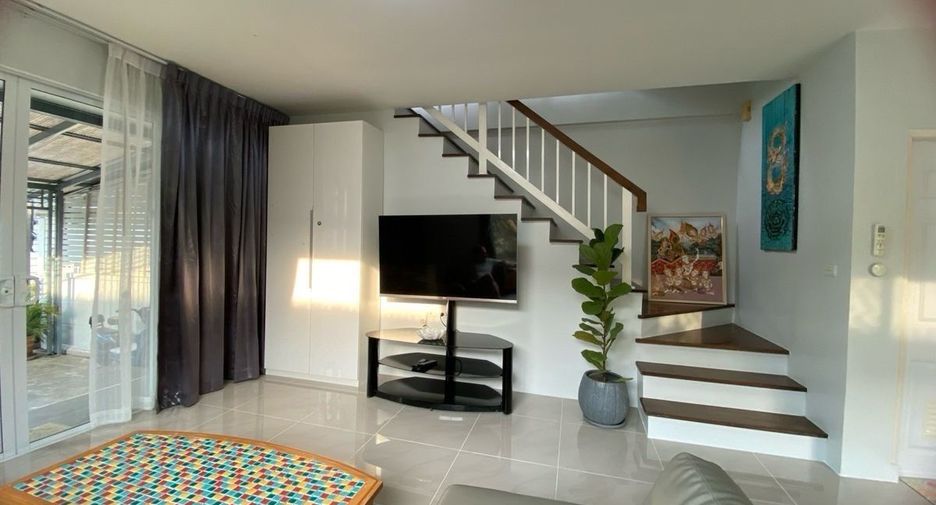 For sale 3 bedrooms house in Bang Kapi, Bangkok