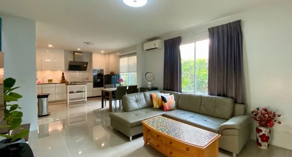 For sale 3 bedrooms house in Bang Kapi, Bangkok
