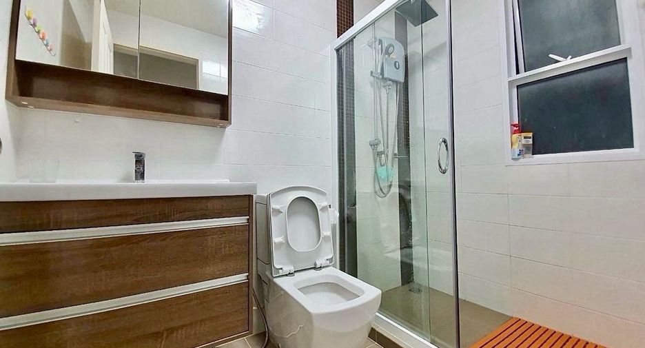 For sale 3 bedrooms house in Bang Kapi, Bangkok