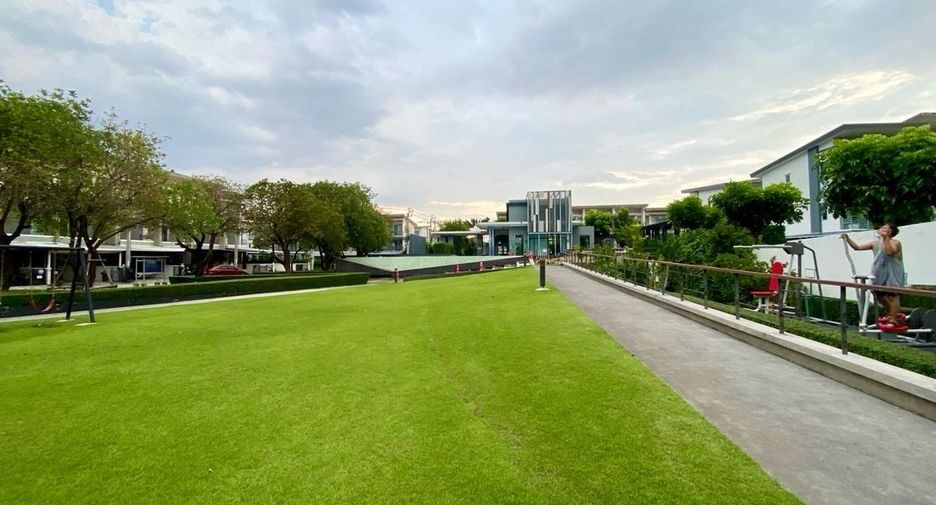 For sale 3 bedrooms house in Bang Kapi, Bangkok