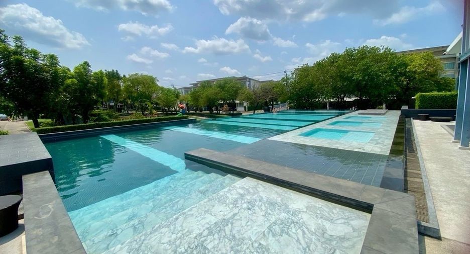 For sale 3 bedrooms house in Bang Kapi, Bangkok