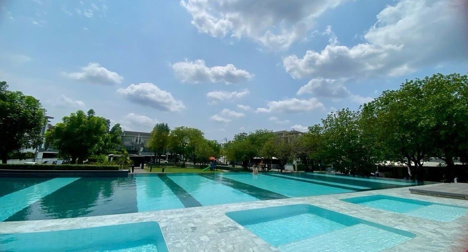 For sale 3 bedrooms house in Bang Kapi, Bangkok