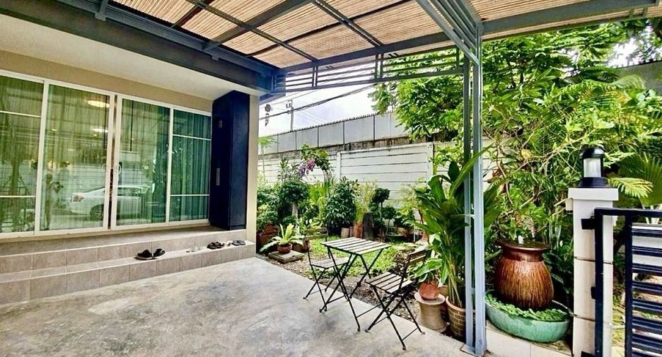 For sale 3 bedrooms house in Bang Kapi, Bangkok
