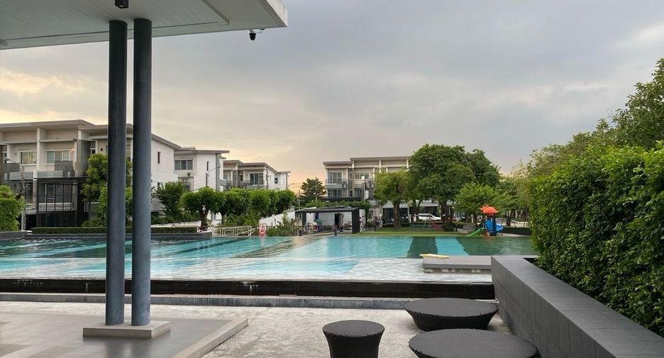 For sale 3 bedrooms house in Bang Kapi, Bangkok