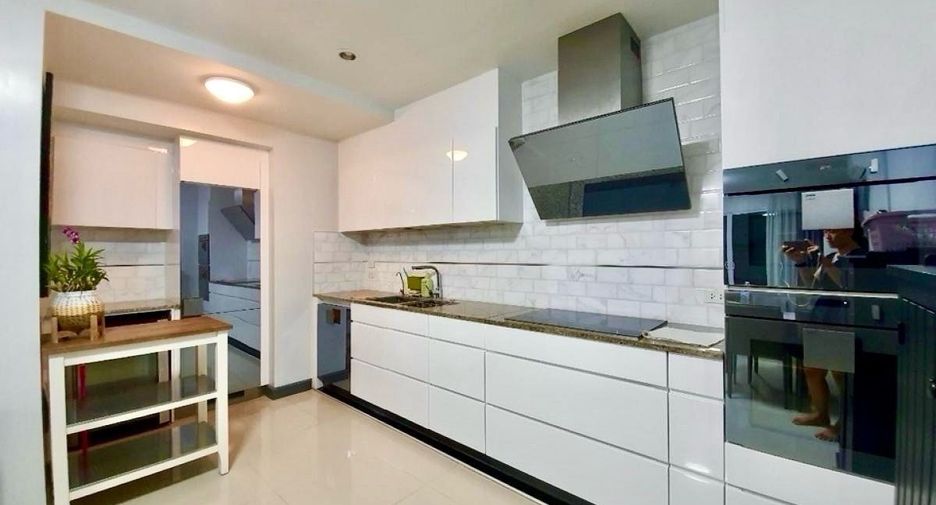For sale 3 bedrooms house in Bang Kapi, Bangkok