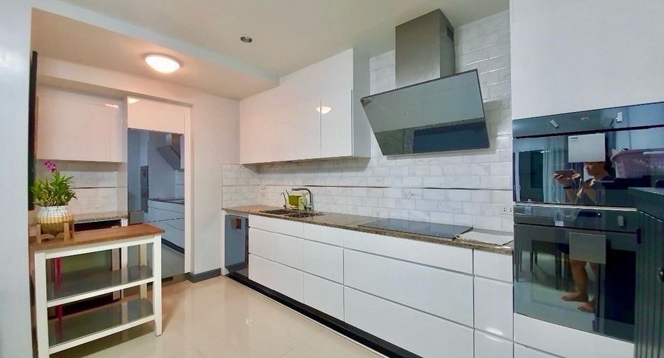 For sale 3 bedrooms house in Bang Kapi, Bangkok
