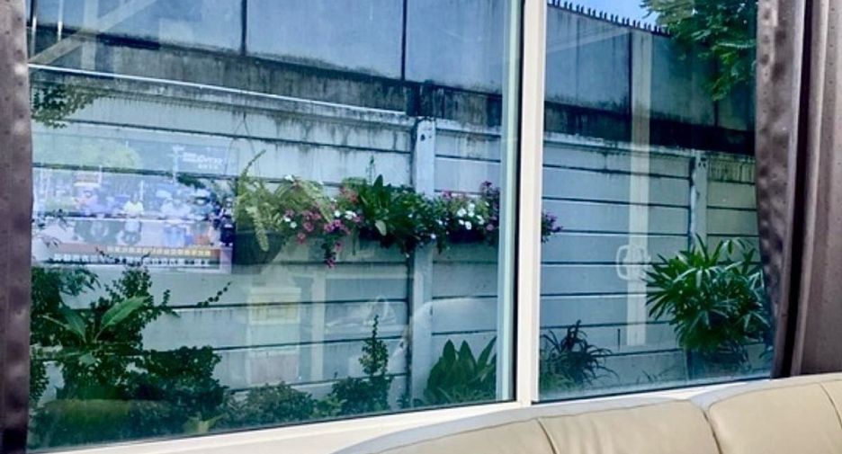 For sale 3 bedrooms house in Bang Kapi, Bangkok