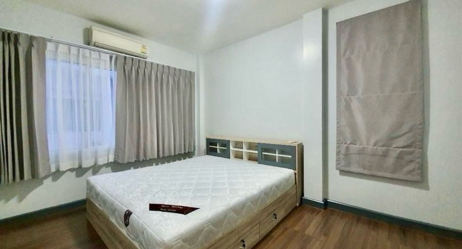 For sale 3 bedrooms house in Bang Kapi, Bangkok