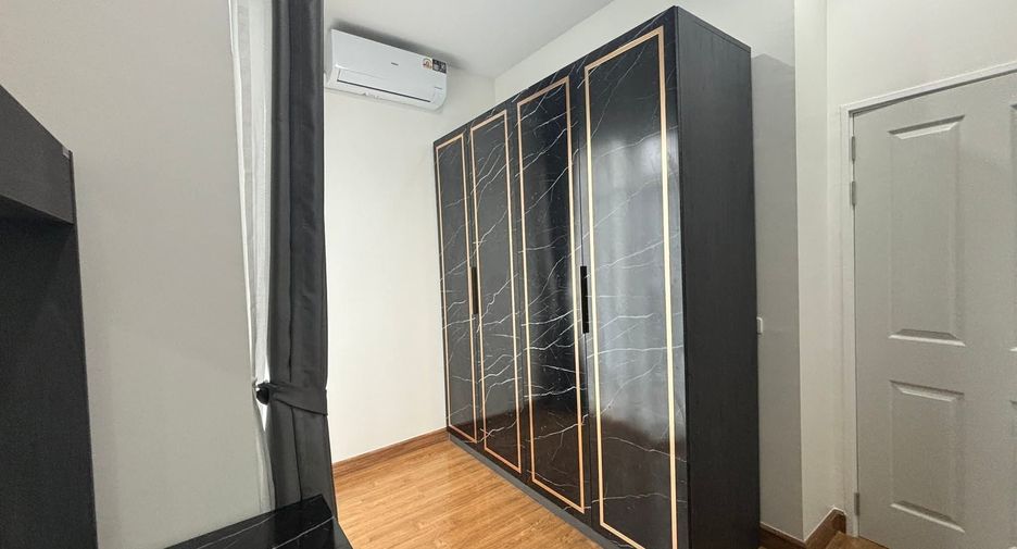 For rent 3 bedrooms townhouse in Mueang Chiang Mai, Chiang Mai