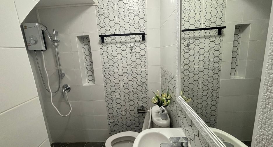For rent 3 bedrooms townhouse in Mueang Chiang Mai, Chiang Mai