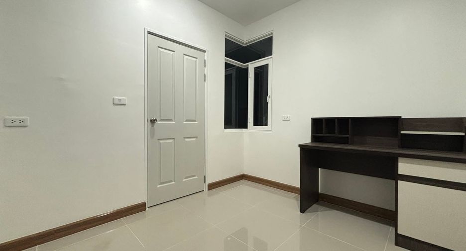 For rent 3 bedrooms townhouse in Mueang Chiang Mai, Chiang Mai