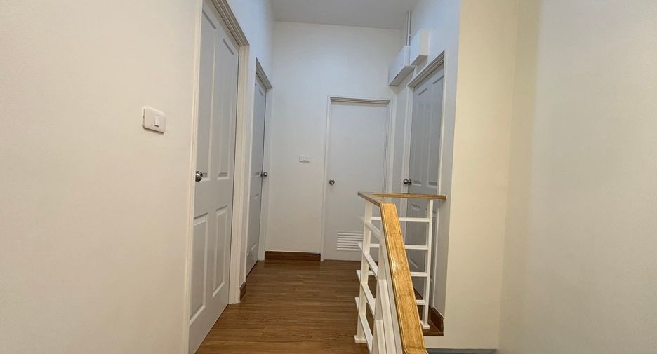 For rent 3 bedrooms townhouse in Mueang Chiang Mai, Chiang Mai